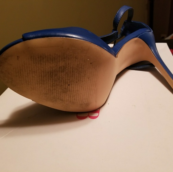 Heels - Picture 3 of 3